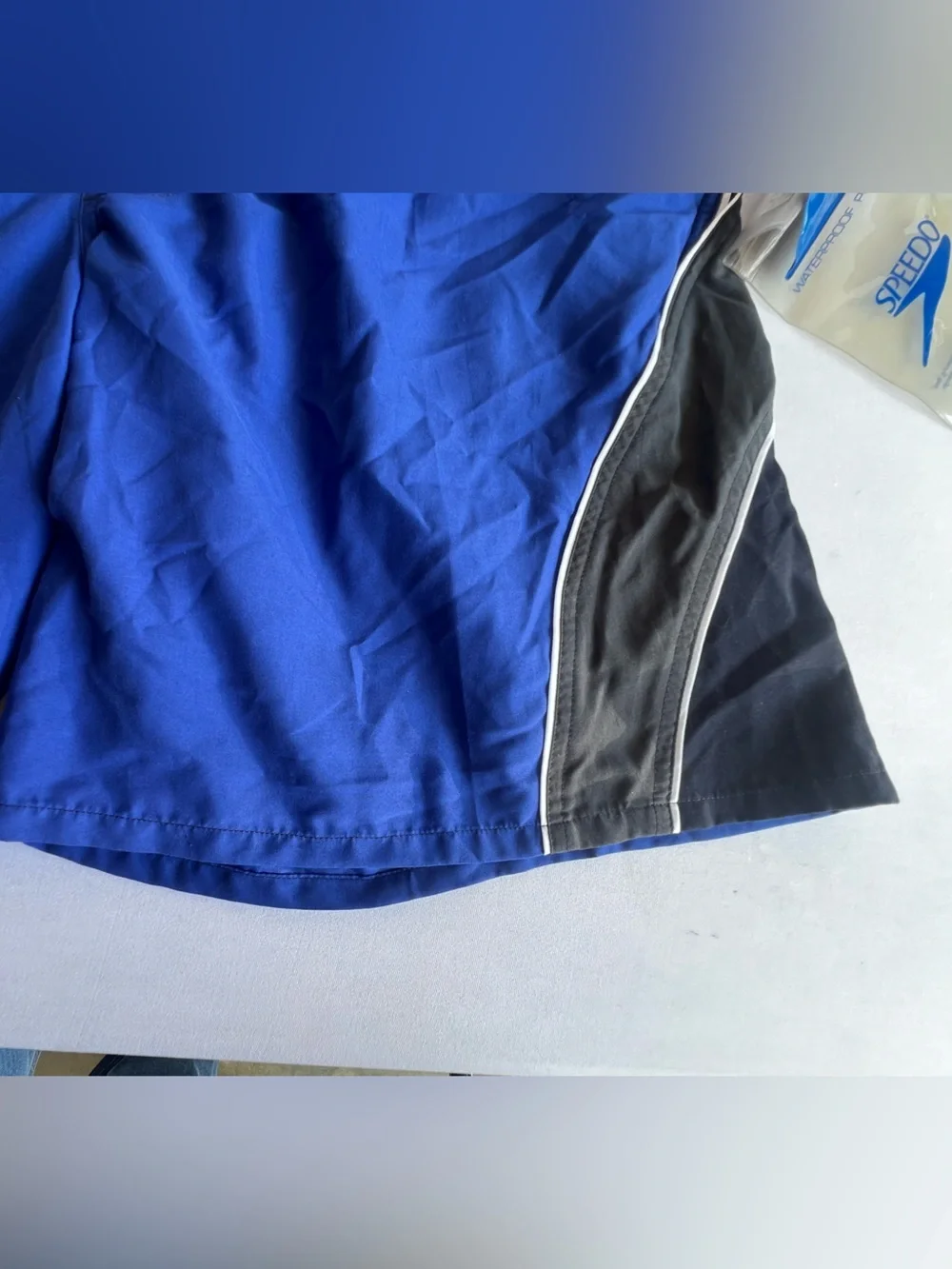SPEEDO MEN’S TRUNKS SIZE XL ROYAL BLUE/BLACK COLORBLOCK DESIGN WATERPROOF POCKET